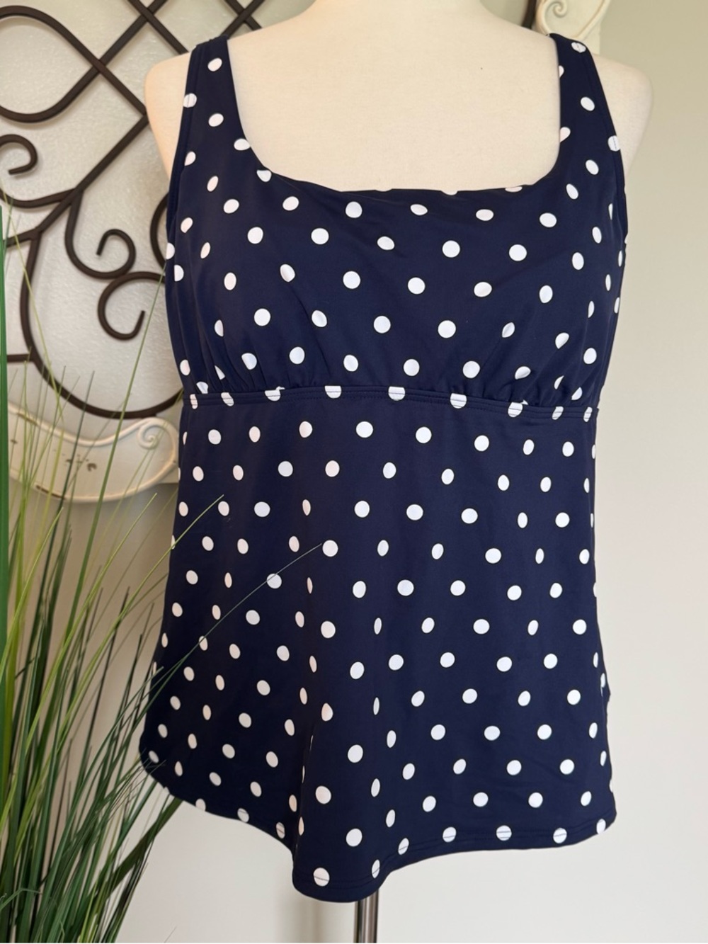 LANDS’ END Size 16 Underwire Navy Polka Dot Tankini Swimsuit Top